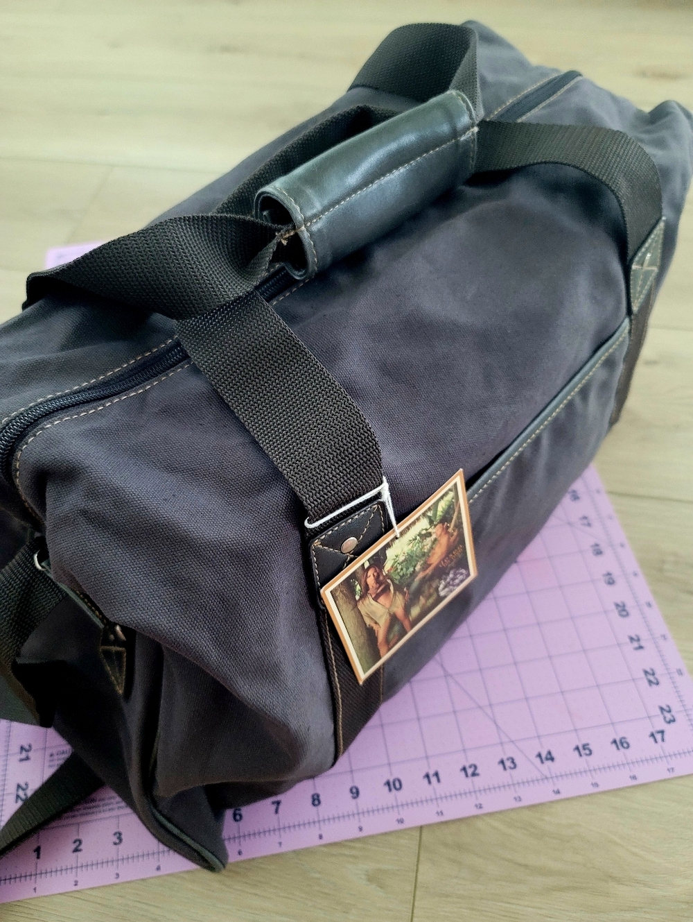 NWT Men's Canvas Travel Duffel Bag with Adjustable Strap, 20"x10"x8" - Picture 7 of 7